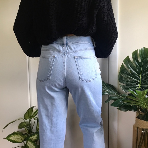 light wash boyfriend jeans ❄️ - Picture 2 of 5
